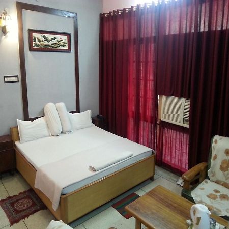 Hotel Royal Inn Patna  Buitenkant foto